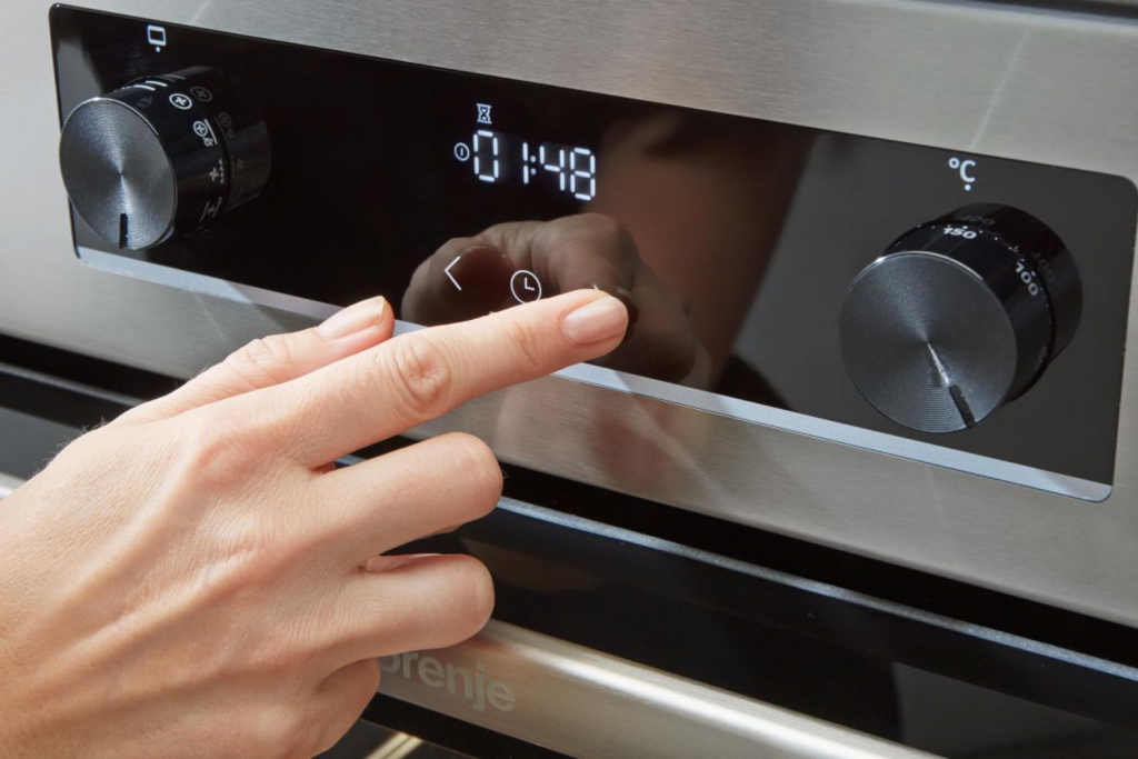 Готварска печка с керамичен плот Gorenje GECS6C70WPA